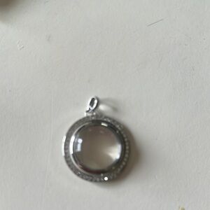 Elegant Silver Pendant with Clear Gem